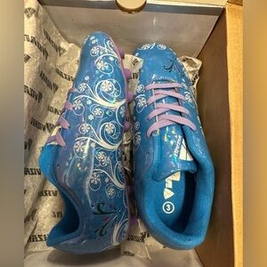 NIB VIZARI soccer cleats 
FROST F/G size 3
Blue/Purple